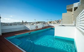 Day'S Inn Hotel And Residence